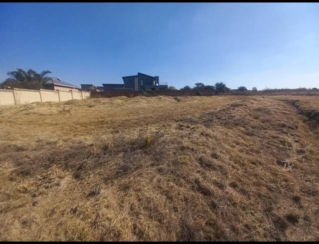 1,475M² VACANT LAND FOR SALE IN BERG EN DAL